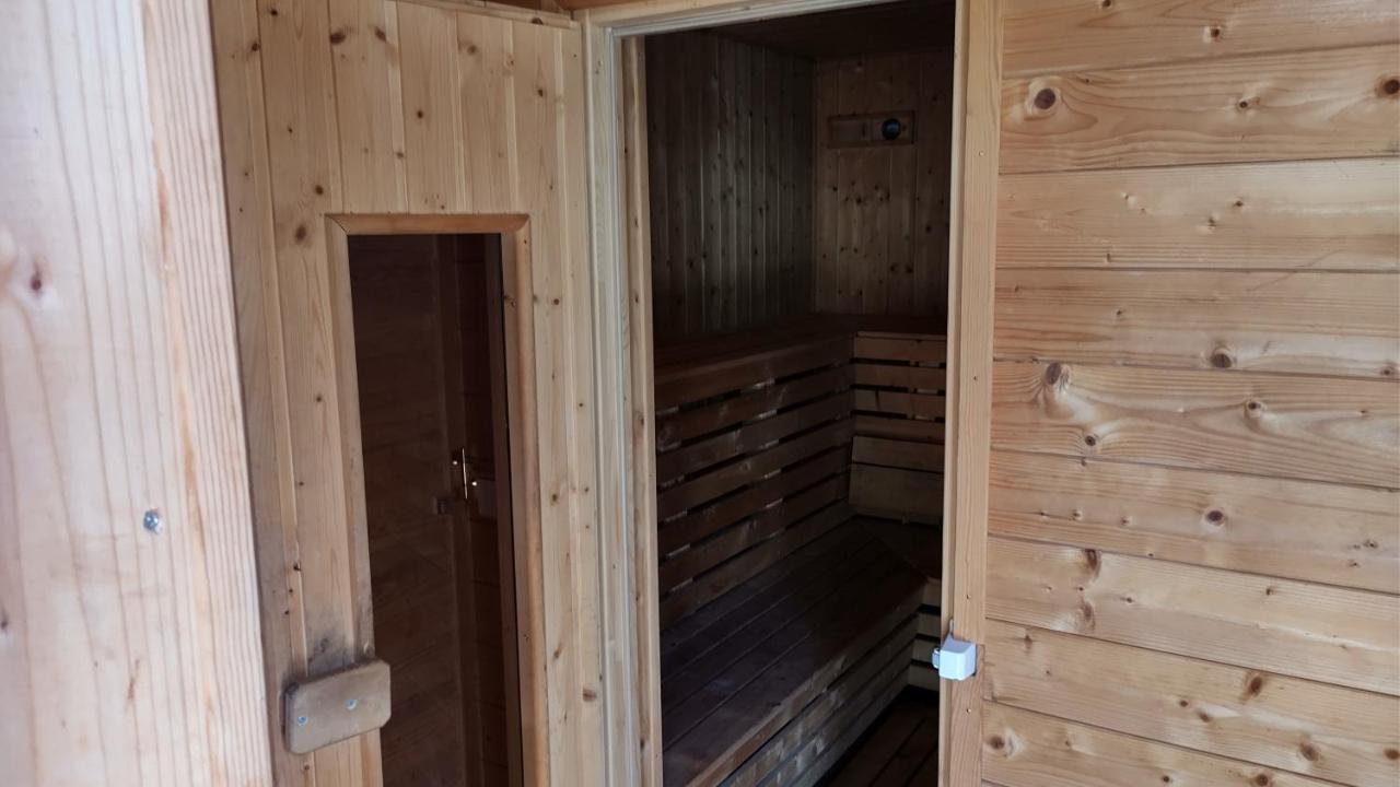 Ferienwohnung In Peetzig Am See Ангермюнде Екстериор снимка